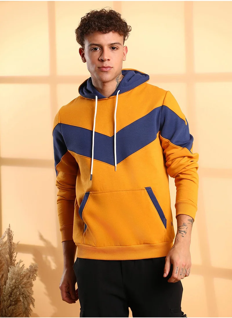 كامبوس سوترا Men's Mustard Yellow Contrast Panel Hoodie With Ribbed Hem