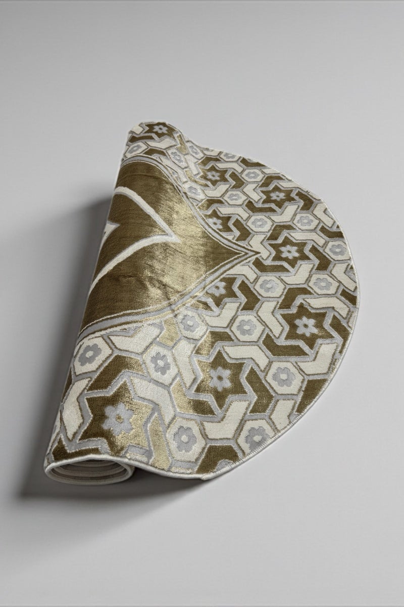 سجادة صلاة فاخرة من المخمل – ناعمة ومريحة – تصميم تركي - Image 2