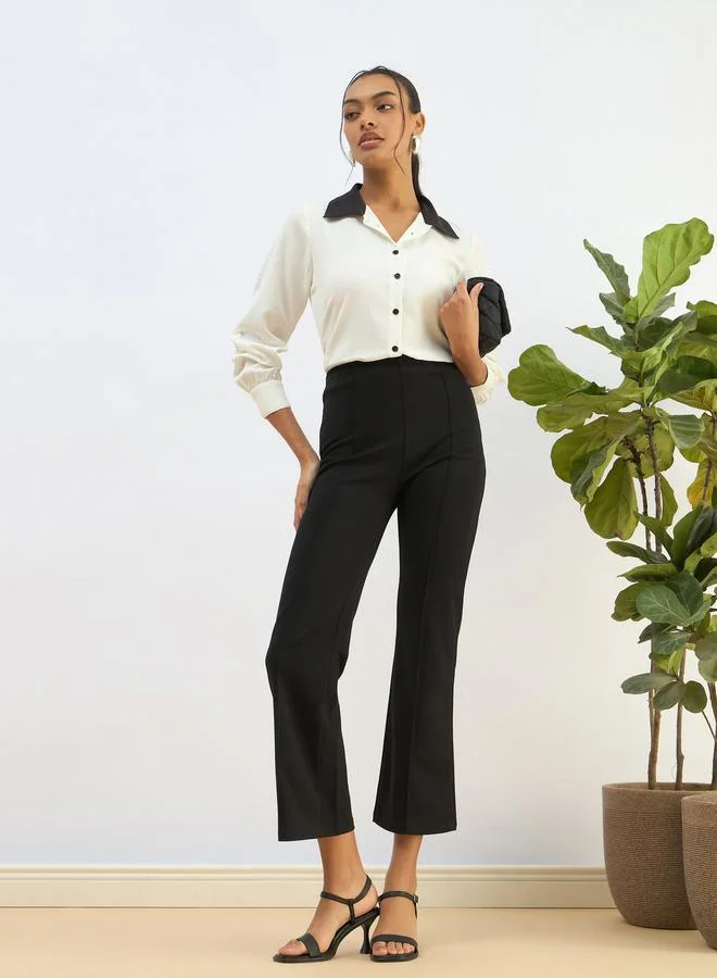 ساسافراس قميص بأزرار بياقة بيضاء متباينة بقصة عادية