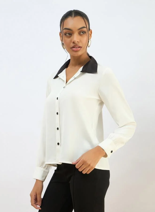 ساسافراس قميص بأزرار بياقة بيضاء متباينة بقصة عادية