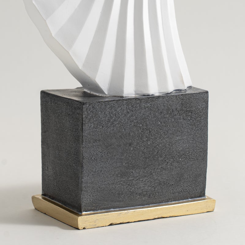 Homez Resin Lady Sculpture 21*9.5*57.5cm, white - Image 4