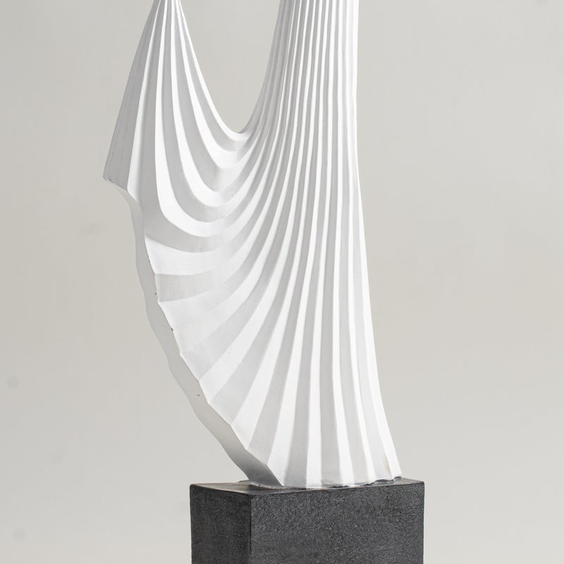 Homez Resin Lady Sculpture 21*9.5*57.5cm, white - Image 3