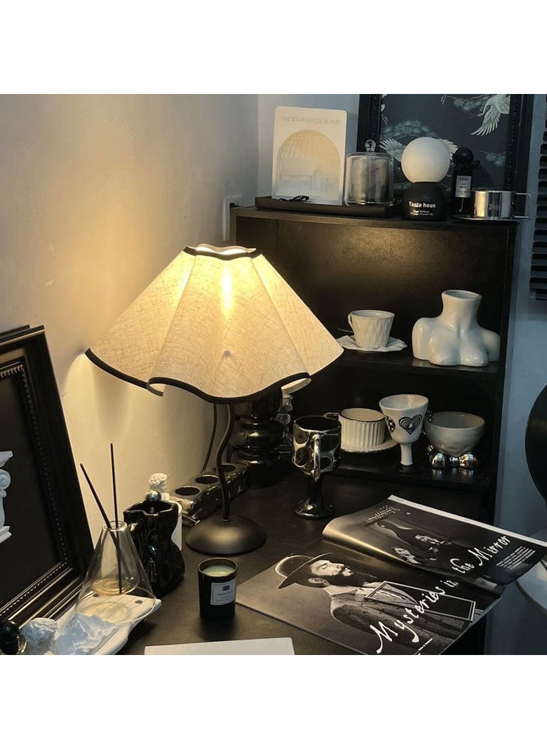 Bolivia's - LED Table lamp Metal Bedside Lamp, Creative Fabric Petal Lampsahde, Eye Protection, Atmosphere Night Light, for Living Room Sofaside Study - Image 1