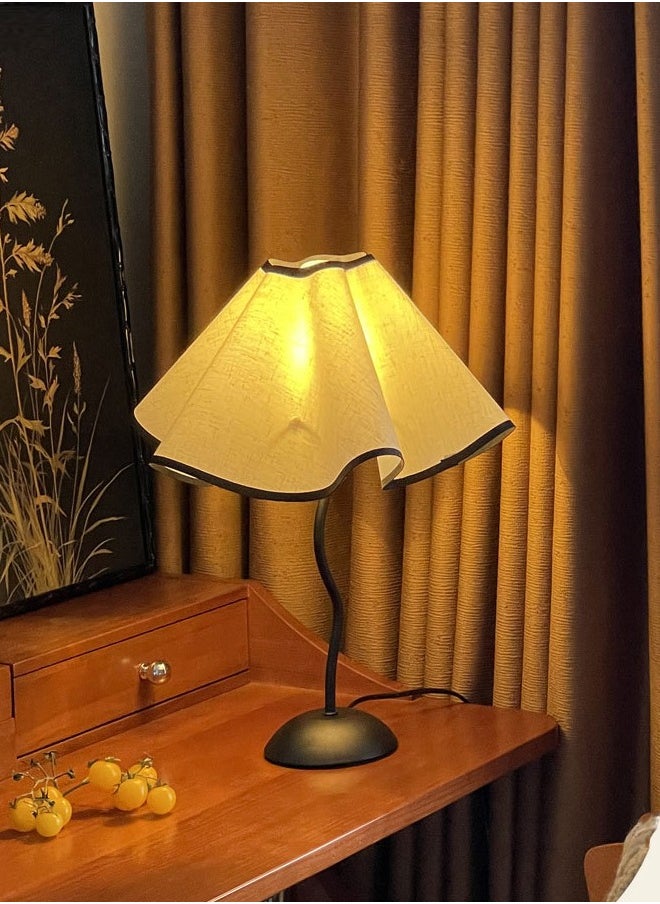 Bolivia's - LED Table lamp Metal Bedside Lamp, Creative Fabric Petal Lampsahde, Eye Protection, Atmosphere Night Light, for Living Room Sofaside Study - Image 1