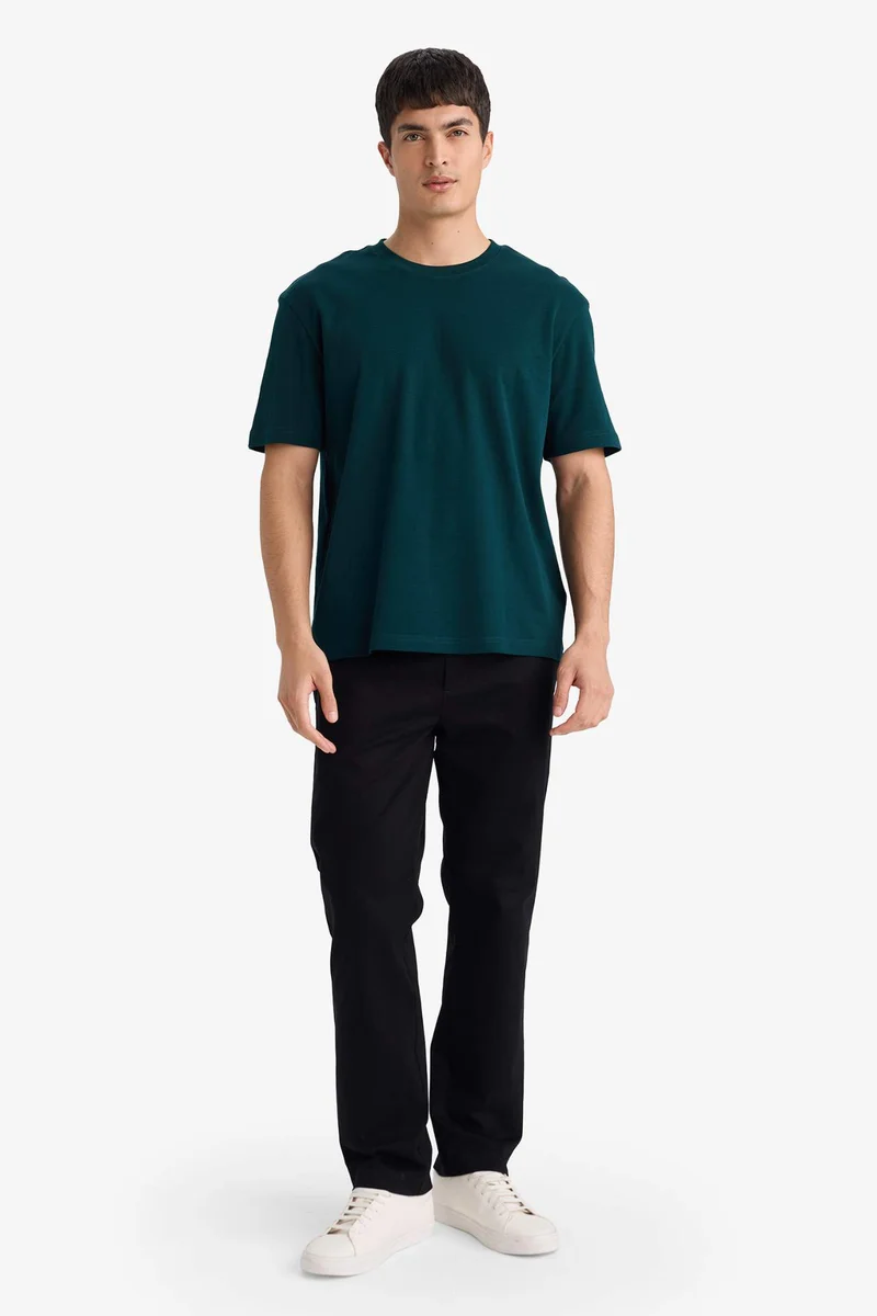 ديفاكتو Regular Fit Crew Neck Short Sleeved T-shirt