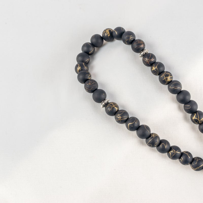 سبحة من حجر المرمر الأسود المدهب  من 33 حبة - Image 2