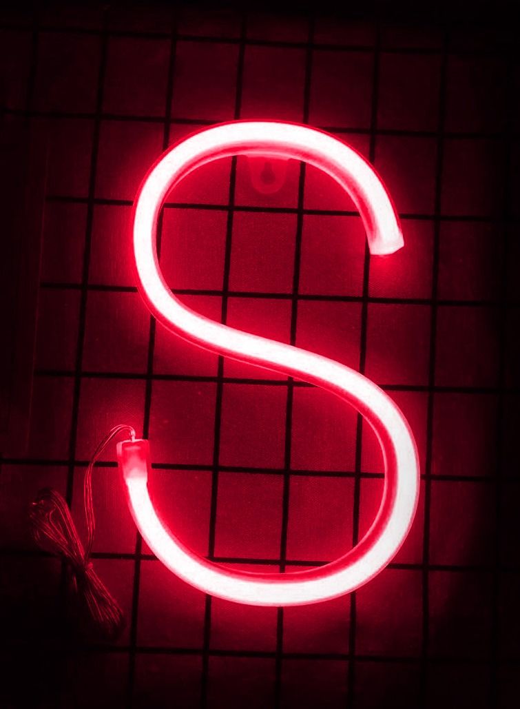 سلة حرف بإضاءة النيون باللون الأحمر الدافىء – S - Image 1