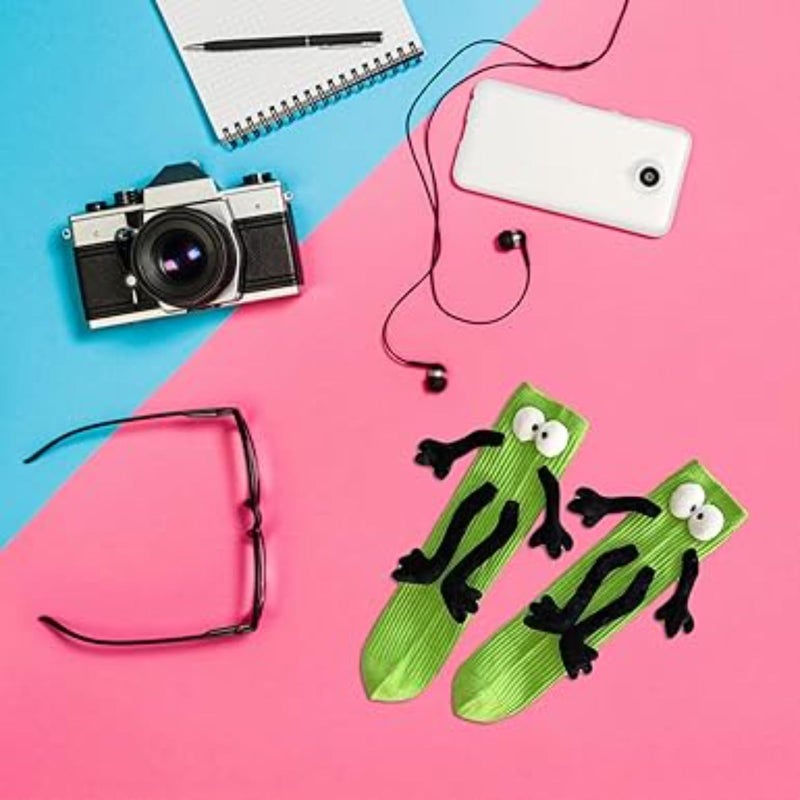 Unisex Magnetic Holding Hands Funny Couple Socks for Holidays - Image 3