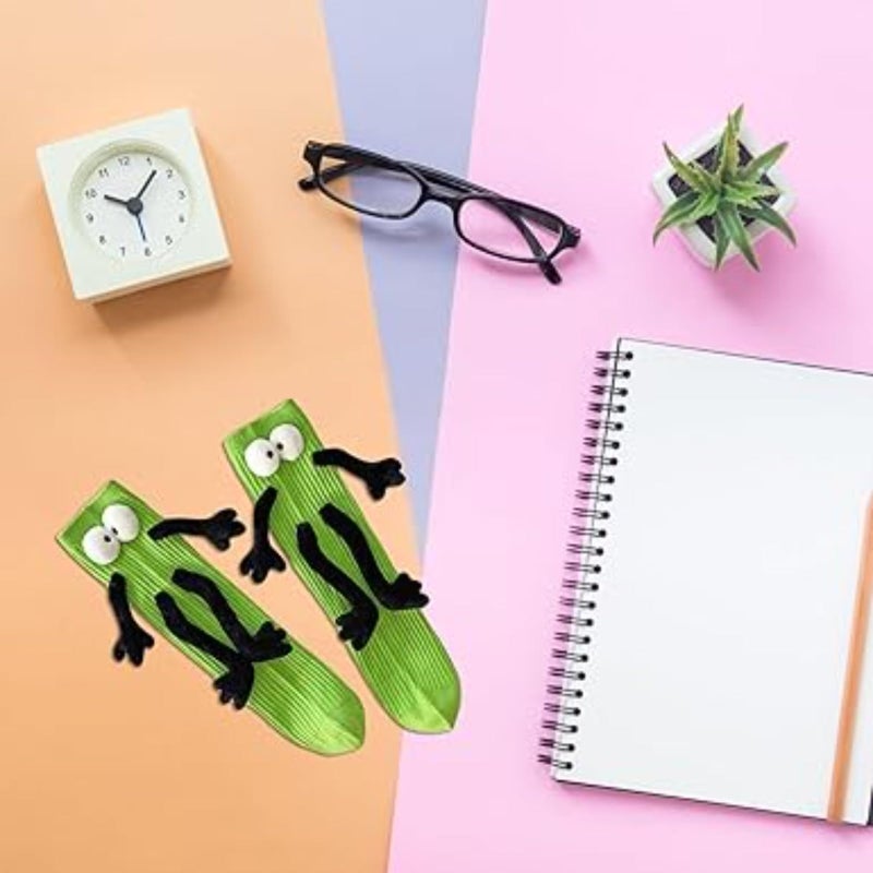 Unisex Magnetic Holding Hands Funny Couple Socks for Holidays - Image 2