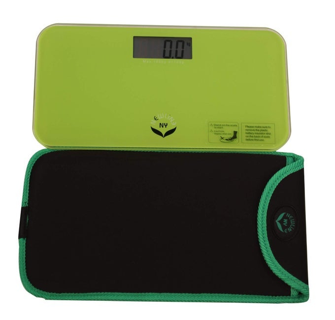 NEWLINENY GREEN MINI BATHROOM TRAVEL SCALE WITH PROTECTION SLEEVE SBB0719MLG101BG