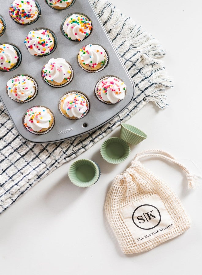 The Silicone Kitchen مجموعة أدوات المطبخ السيليكونية للمبتدئين، تتضمن 24 قالب خبز عادي، و12 قالب خبز كبير، و24 قالب خبز صغير، و2 حصيرة خبز نصف صينية، و2 حصيرة خبز ربع صينية، باللون الأزرق والأخضر والأبيض. - Image 5
