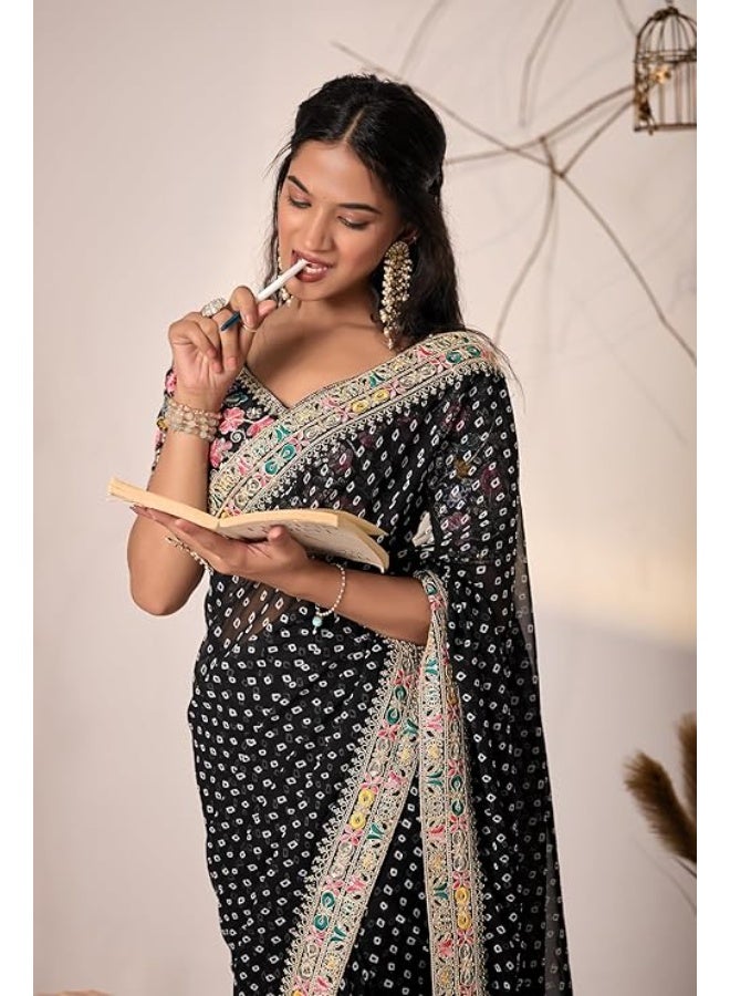 Sidhidata ساري نسائي من سيديداتا مطبوع عليه بانداني/بانديج، مطرز بتطريزات متعددة الترتر، ومزين بحواف من الدانتيل، مع قطعة بلوزة مطرزة غير مخيطة (مقاس حر). - Image 4