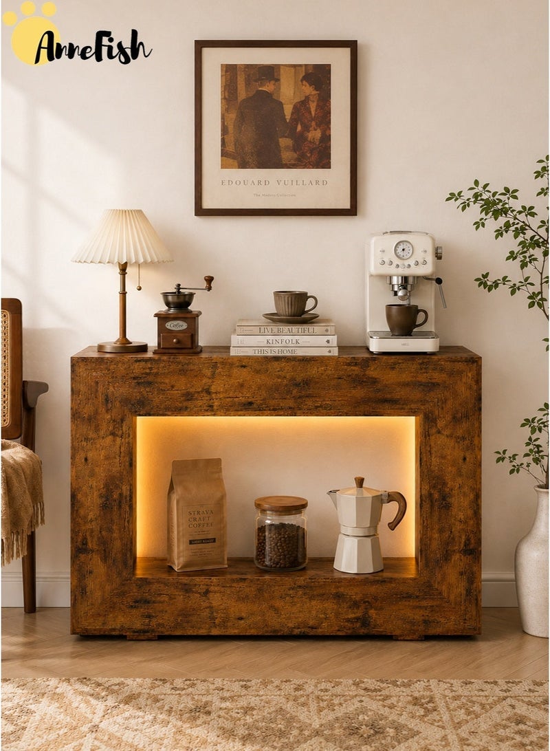 آن فش طاولة كونسول (120×30×84 سم) بتصميم ريفي (Farmhouse) وإضاءة LED، مكونة من مستويين؛ تصلح كطاولة مدخل أو طاولة خلف الأريكة أو طاولة جانبية مميزة للممرات وغرف المعيشة، وتتميز بتصميم متموج ومساحة تخزين عملية. - Image 5