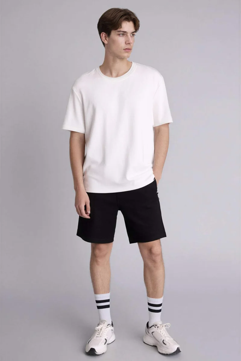 ديفاكتو Regular Fit Shorts