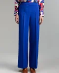 Lola Casademunt bright blue