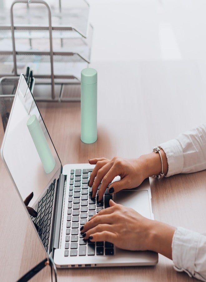 لينكيديا زجاجة مياه صغيرة من لينكيدا سعة 150 مل (5 أونصة)، زجاجة مياه صغيرة معزولة بتفريغ الهواء مصنوعة من الفولاذ المقاوم للصدأ للمشروبات الساخنة والباردة، ترمومتر فلاسك مناسبة لحقيبة اليد والمحفظة والجيب (أخضر فاتح) - Image 5