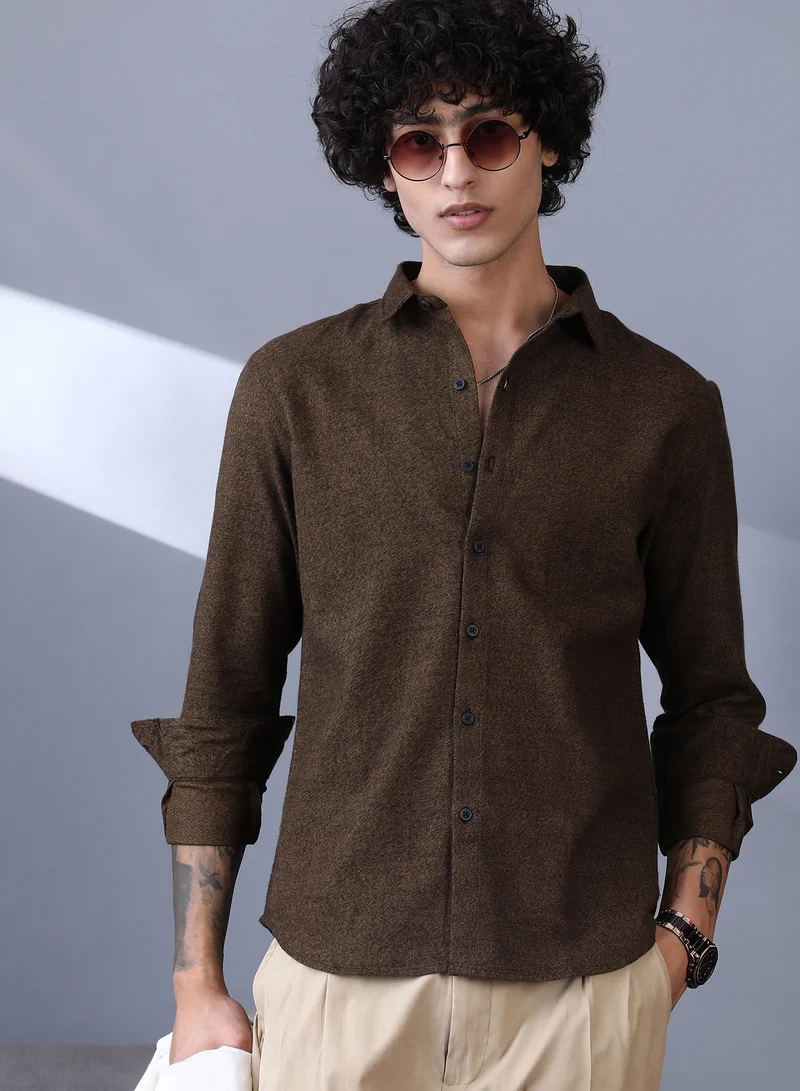 Campus Sutra Men's Coffee Brown Solid Regular Shirt For Casual Wear | Spread Collar | Long Cuffed Sleeves | Button Closure | Shirt Crafted With Comfort Fit For Everyday Wear