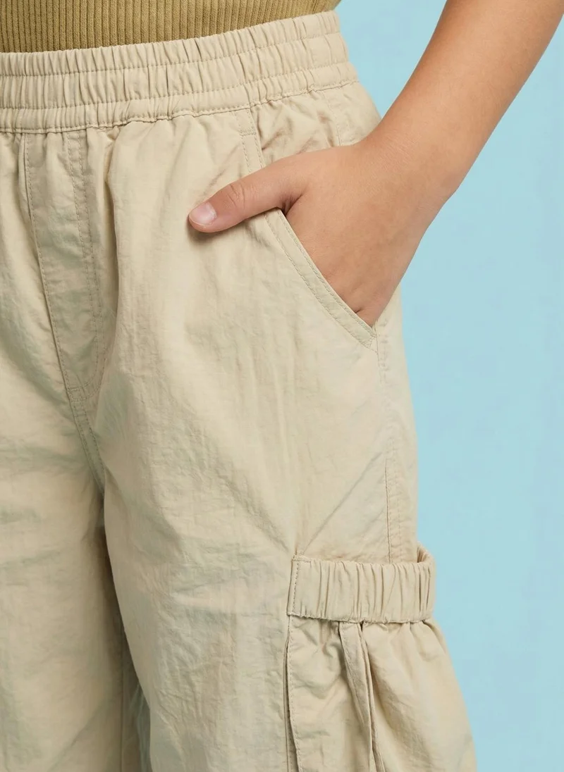 نوتيناتي Nautinati Girls' Woven Baggy Fit Printed Parachute Pants with Pocket Details
