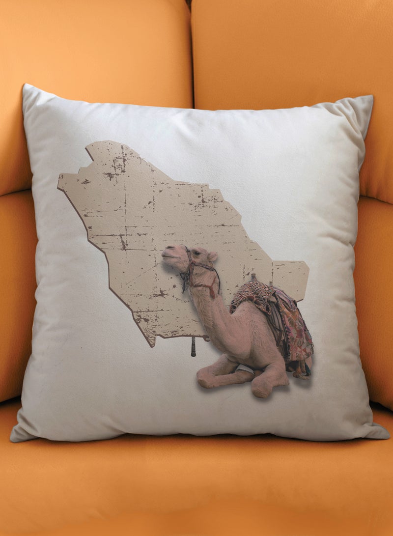 لوحة غطاء وسادة من البوليستر بتصميم جمل مع شكل خريطة السعودية - Image 2