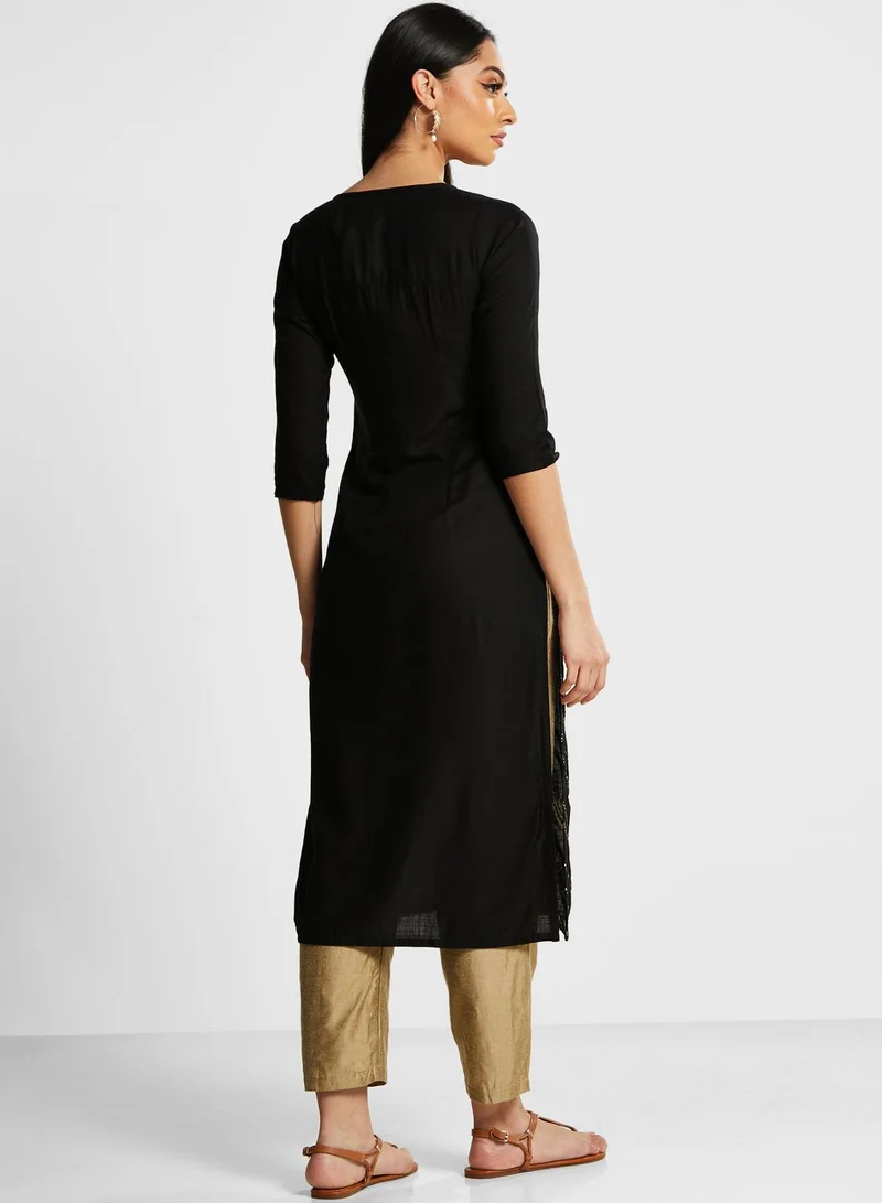 kolaba Crew Neck Embroidered Kurti