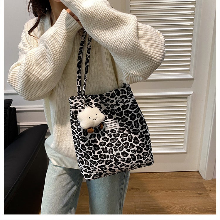 Leopard Print Crossbody Bag For Women 24 Fashionable Korean Style Shoulder Bag Large Capacity Commuter Bag Class Tote Bag - Image 5