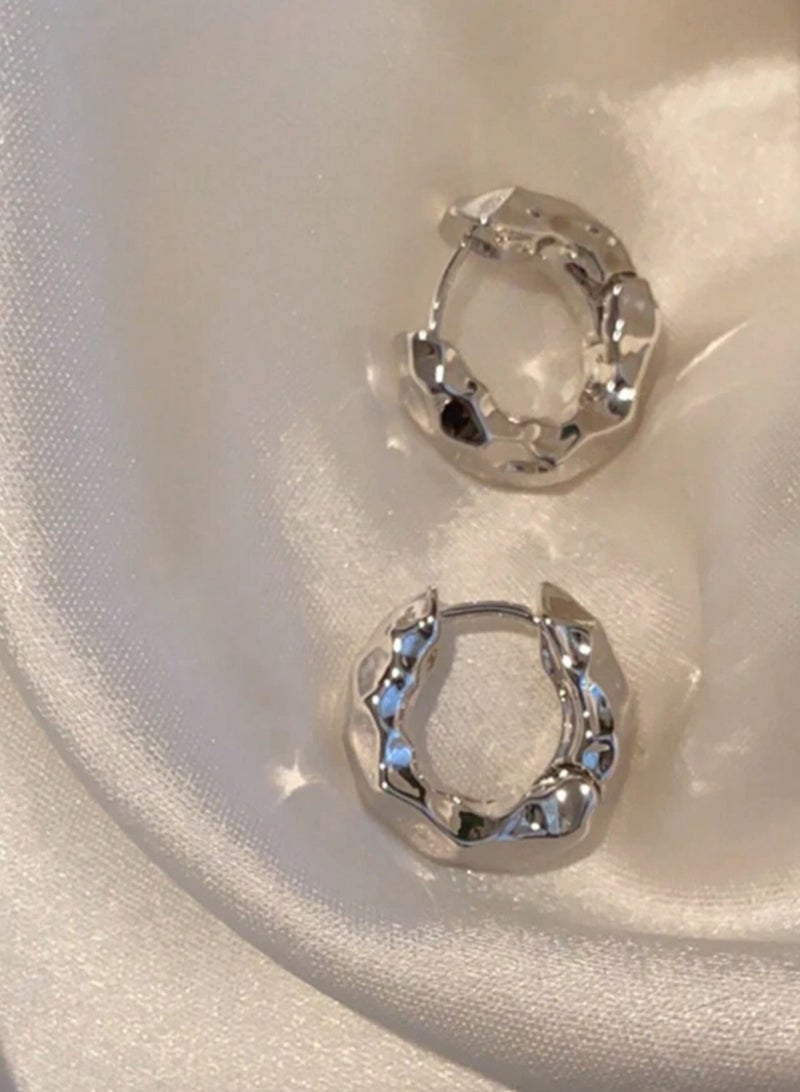 إيكوال حلق اذن نسائي دائري من الاستانلس ستيل أنيق وعالي الجودة باللون الفضي - Image 2