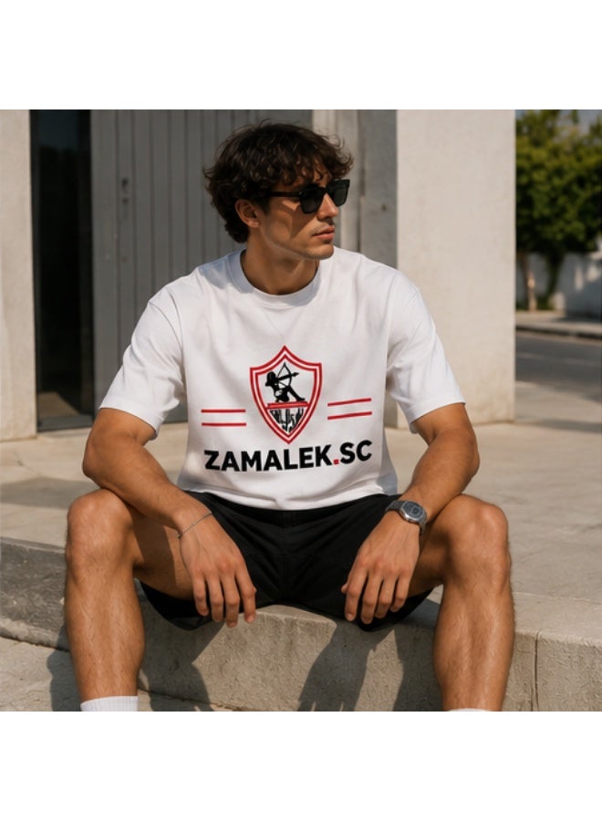 تيشيرت رجالي أبيض قطني فاخر، مطبوع عليه كلمة "زمالك" باللون الأسود، بياقة دائرية (مقاس كبير). - Image 3