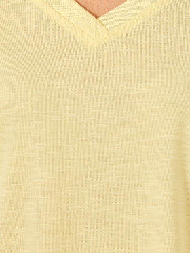 ستايلي طقم بيجامة قميص برقبة على شكل حرف  وبنطلون كاروهات بأساور - Image 4