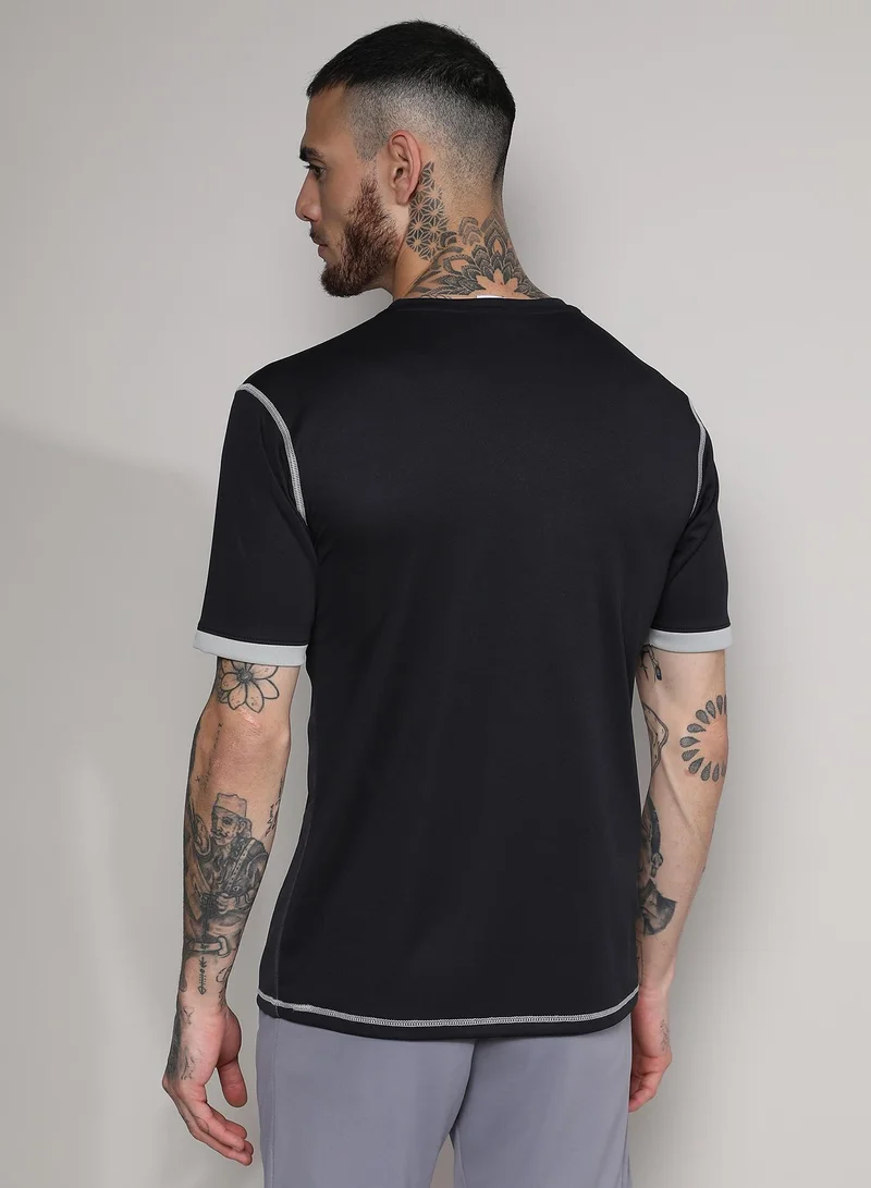 Campus Sutra Men's Charcoal Grey Geometric Activewear T-Shirt