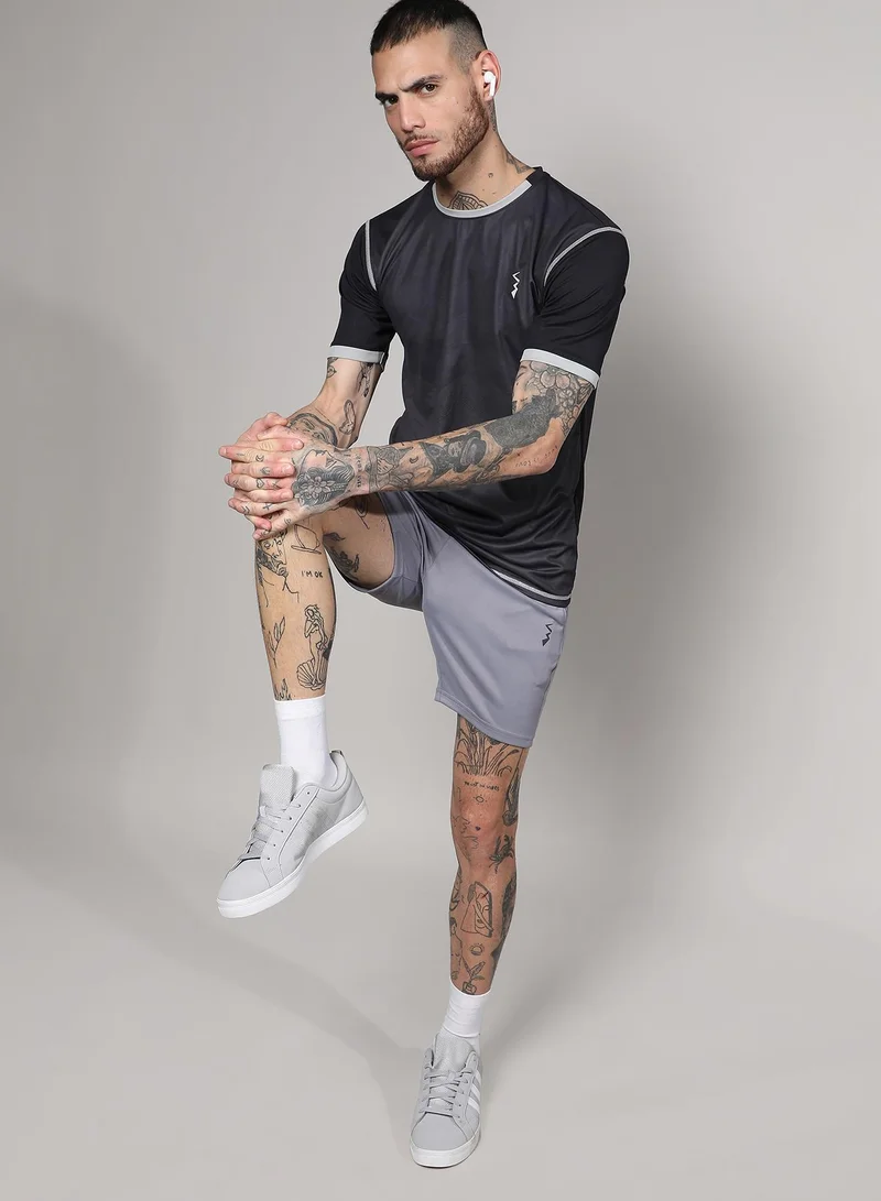 Campus Sutra Men's Charcoal Grey Geometric Activewear T-Shirt