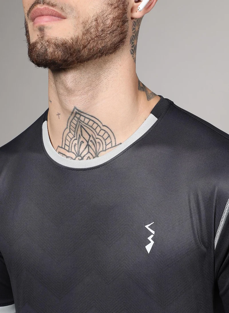 Campus Sutra Men's Charcoal Grey Geometric Activewear T-Shirt