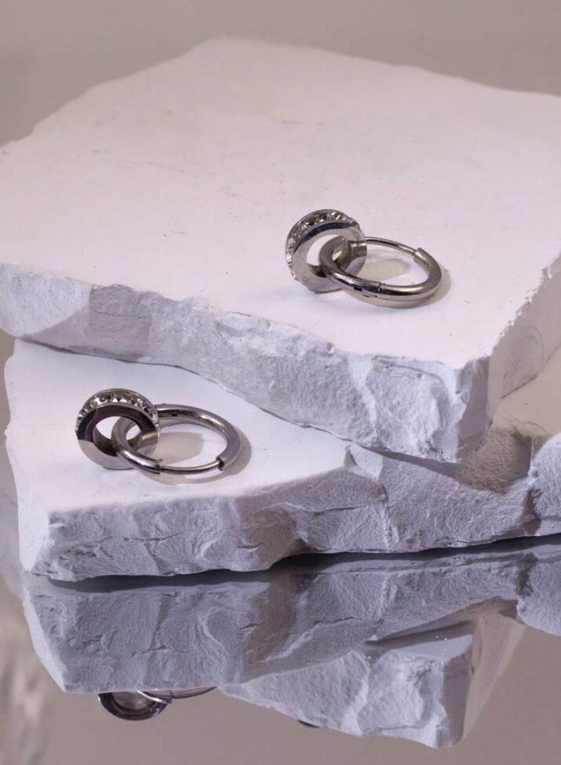 إيكوال حلق اذن نسائي من الاستانلس ستيل دائري باللون الفضي أنيق وعالي الجودة - Image 2