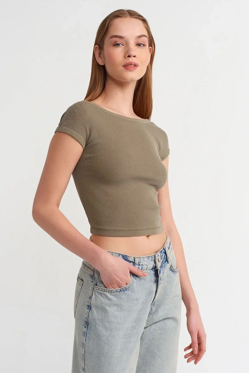 DILVIN Women's Crop T-Shirt With Square Neck And Cut-Out