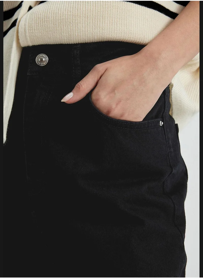ديفاكتو Woman Mom Fit Denim Trousers