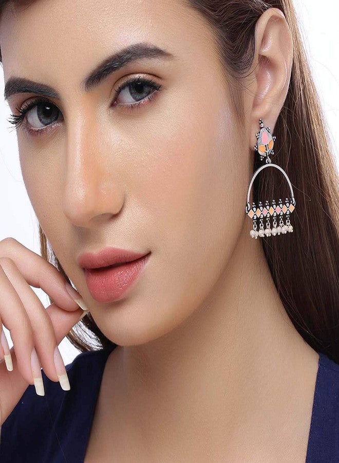 فويلا أقراط VOYLLA الفضية النحاسية المزينة بزخارف معدنية للنساء - Image 3