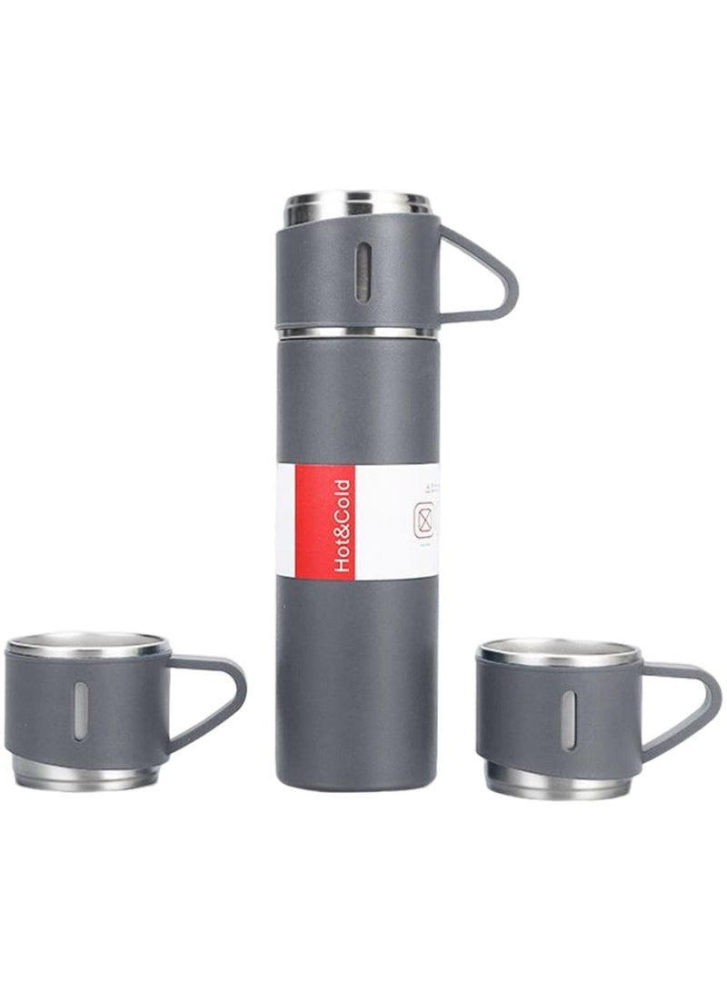 مج وترمس حراري أصلي بسعة 500 مل مع  ثلاثة اكواب ، زجاجة حرارية ، ترمس شاي وقهوة يحافظ على الحرارة معزول بتفريغ الهواء من الستانلس ستيل 304، مناسب للسفر والمشروبات الساخنة والباردة، ومثالي للأطفال والرضع. يتميز بتصميم مقاوم للتسرب ويعتبر هدية رائعة للاستخدام في الهواء الطلق، المكتب، المنزل، والرياضة، - مج قهوة و نسكافيه وكابتشينو وشاي - مج مناسب لمسند السيارة - مج كوفي- عازل بجدار مزدوج من الستانلس ستيل - كوب حراري معزول بتفريغ الهواء من الستانلس ستيل بجدار مزدوج للشاي والقهوة والسفر - مجموعة ترمس حراري مع تلات كوبايات - زجاجة مياه معزولة بتفريغ الهواء من الستانلس ستيل - طقم قارورة عازلة للحرارة مع 3 اكواب - Image 2