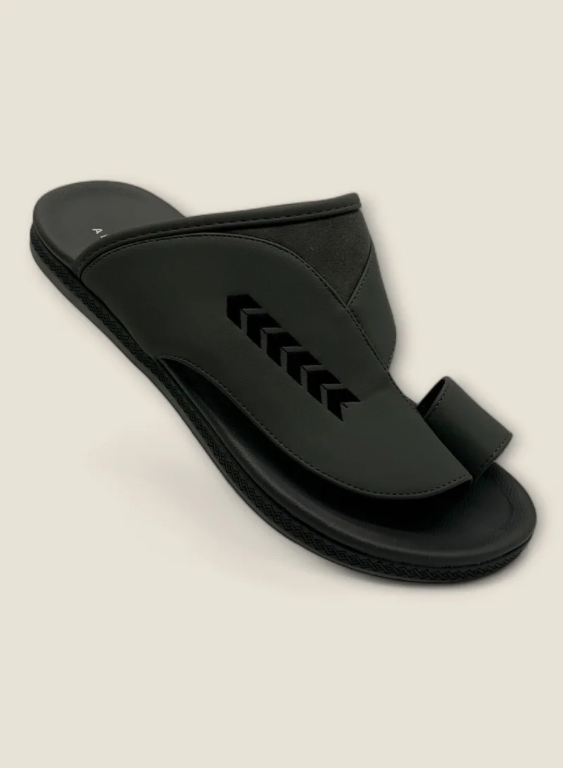 الهدف نعال شرقية فاخرة من Signature™
