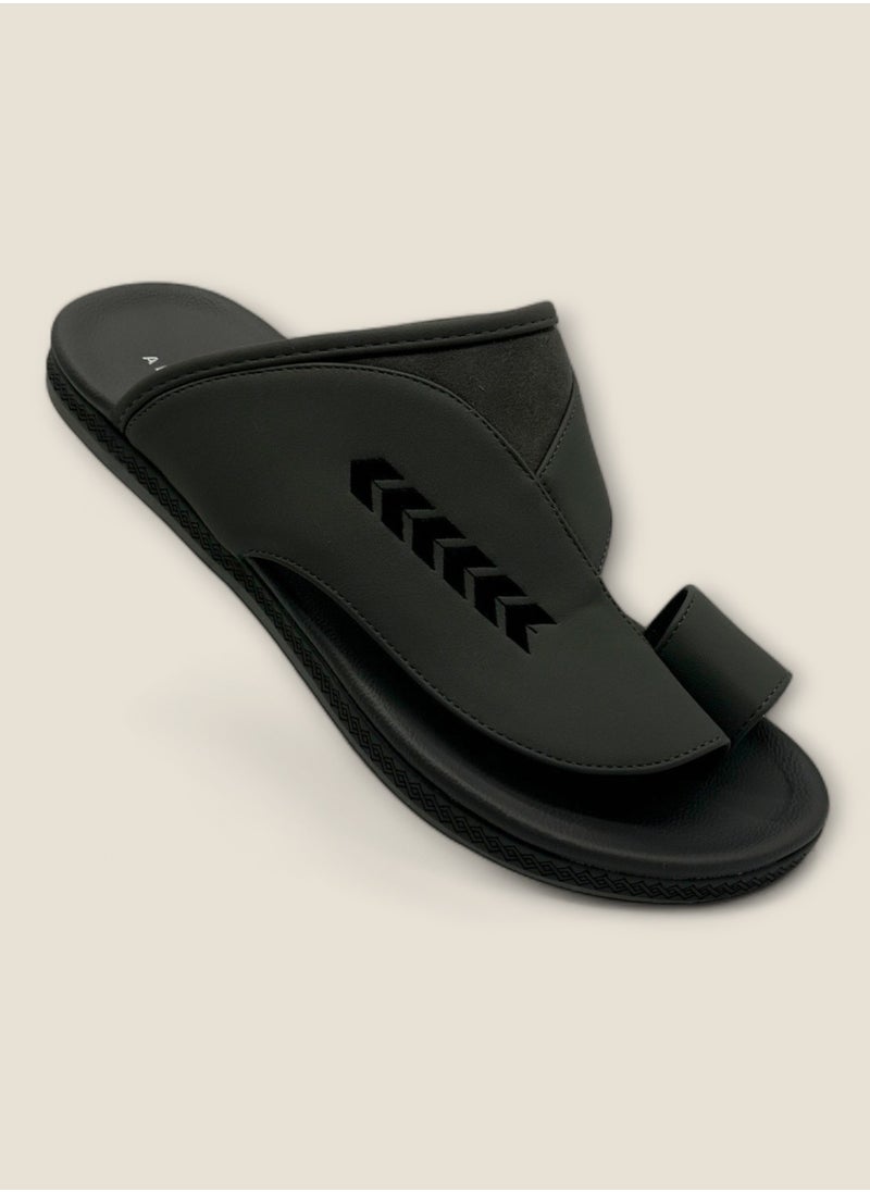 الهدف - نعال شرقية فاخرة من Signature™ - Image 1