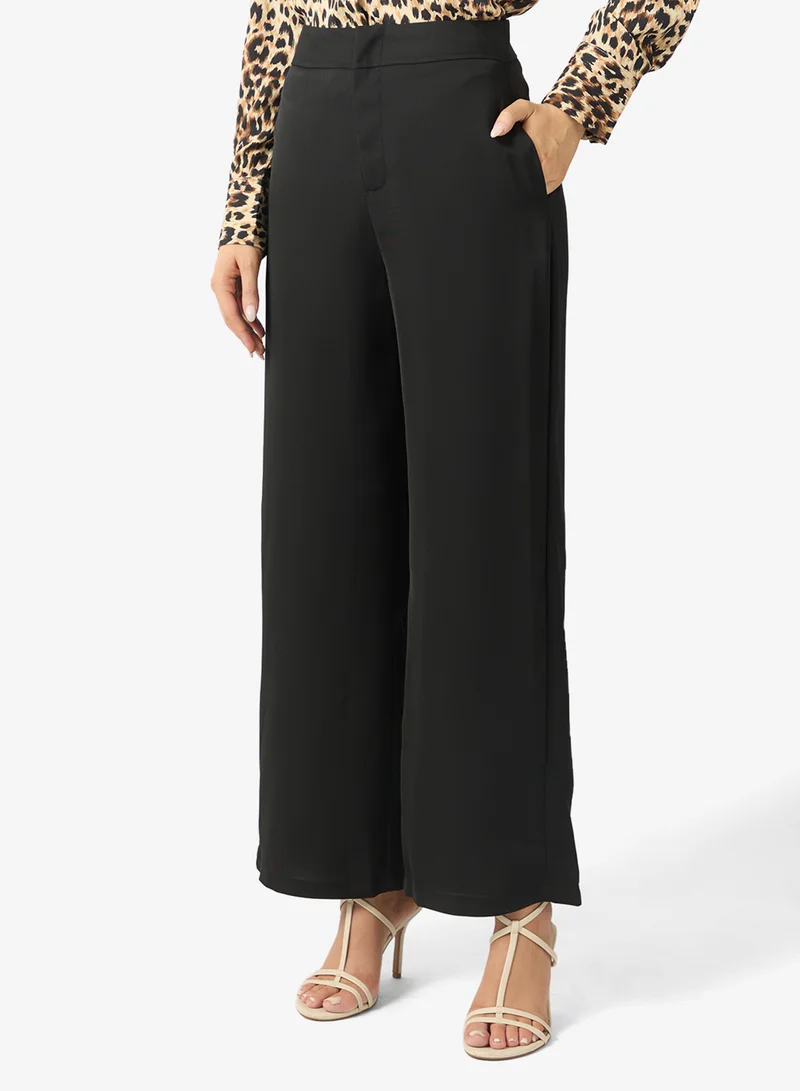 ايلا بنطلون بقصة مستقيمة بخصر عالٍ