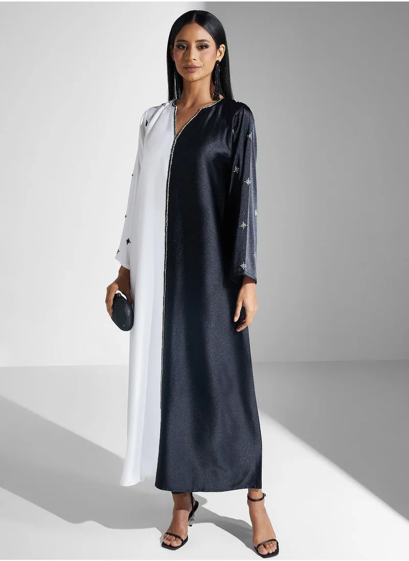 Meem by Mariyah Contrast Detail Abaya