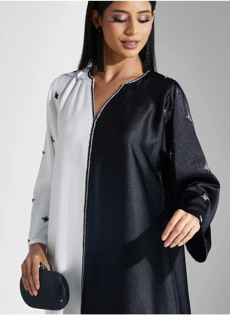 Meem by Mariyah Contrast Detail Abaya