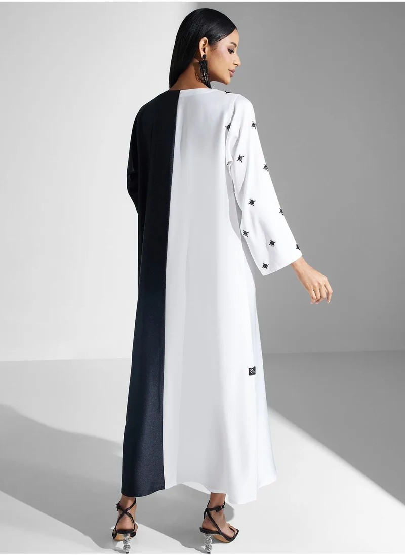 Meem by Mariyah Contrast Detail Abaya