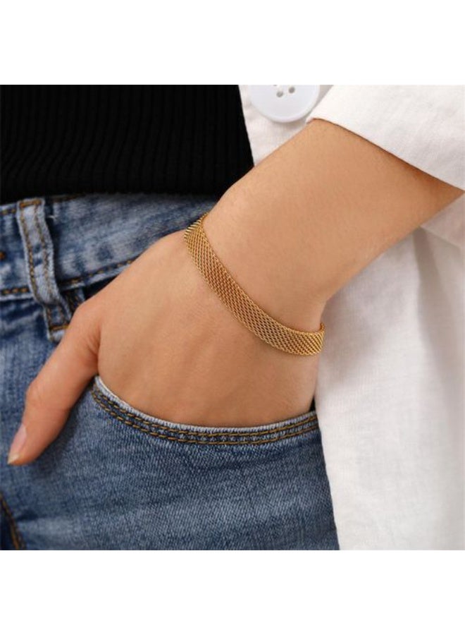 Luxuria Bismark Curb bracelet in 18k gold, made of stainless steel, with an Italian mesh design, adorned with an elegant and modern charm, in a zigzag pattern, 4.4mm thick, an ideal gift for women, shiny surface. - Image 3