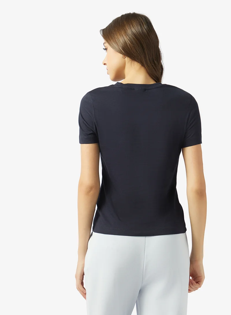 جس تي شيرت بياقة دائرية بقصة ضيقة