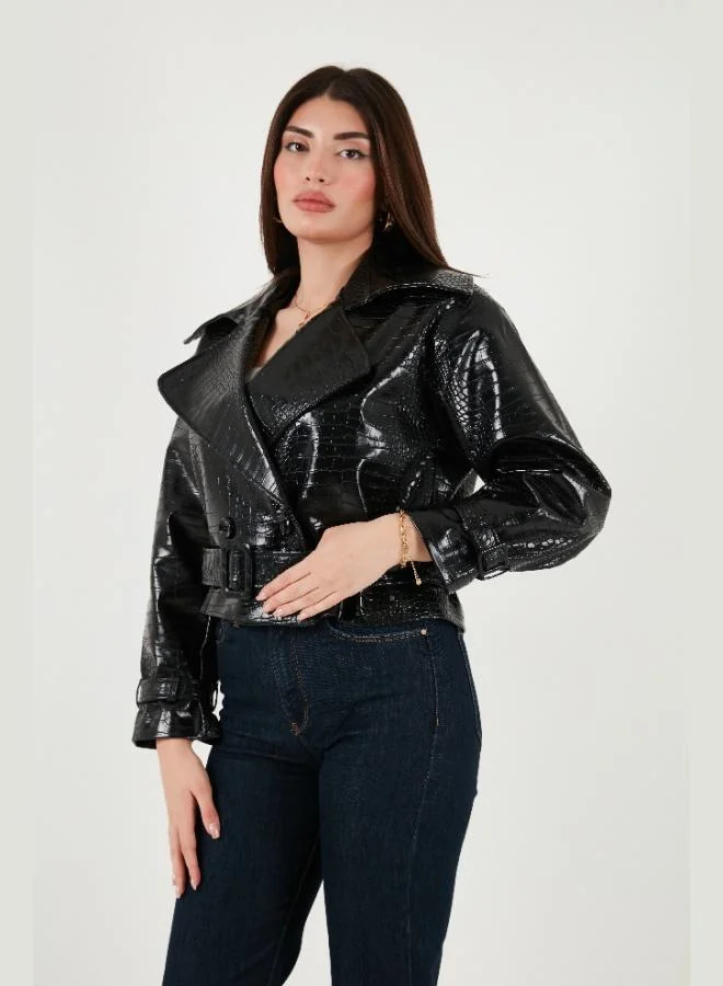 ليلا جاكيت جلد نسائي ليلا بتفاصيل حزام وياقة مزدوجة الصدر بقصة واسعة