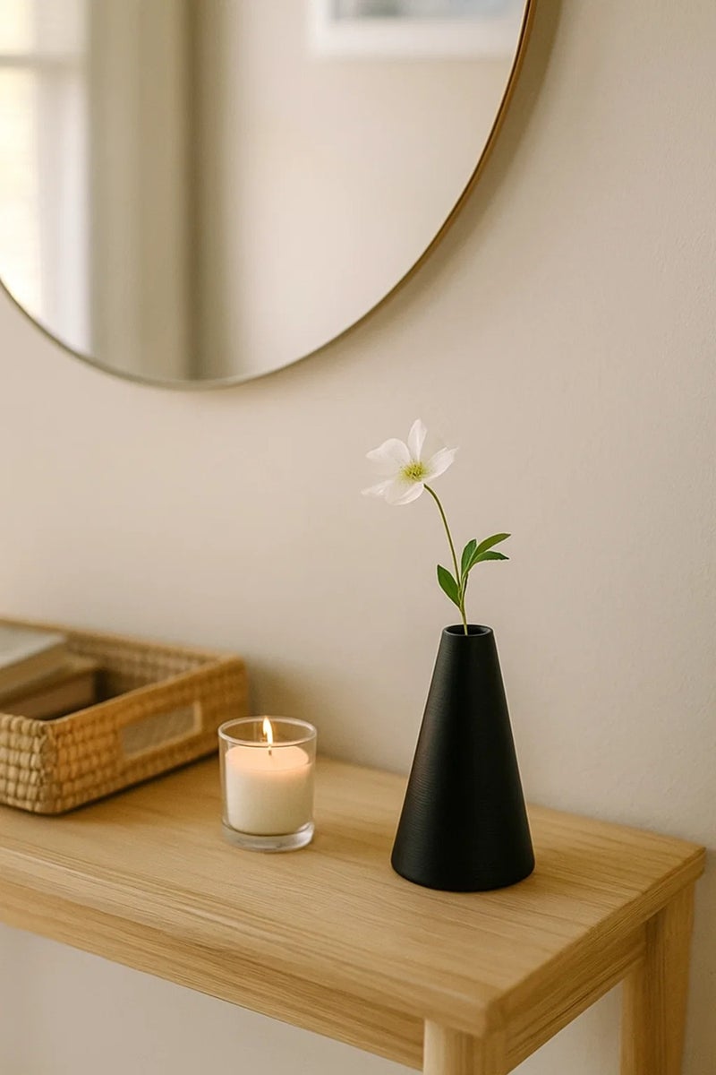 ماريا هومز مزهرية سيراميك مخروط أسود غير لامع – مزهرية زهور عصرية بسيطة لديكور المنزل - Image 2