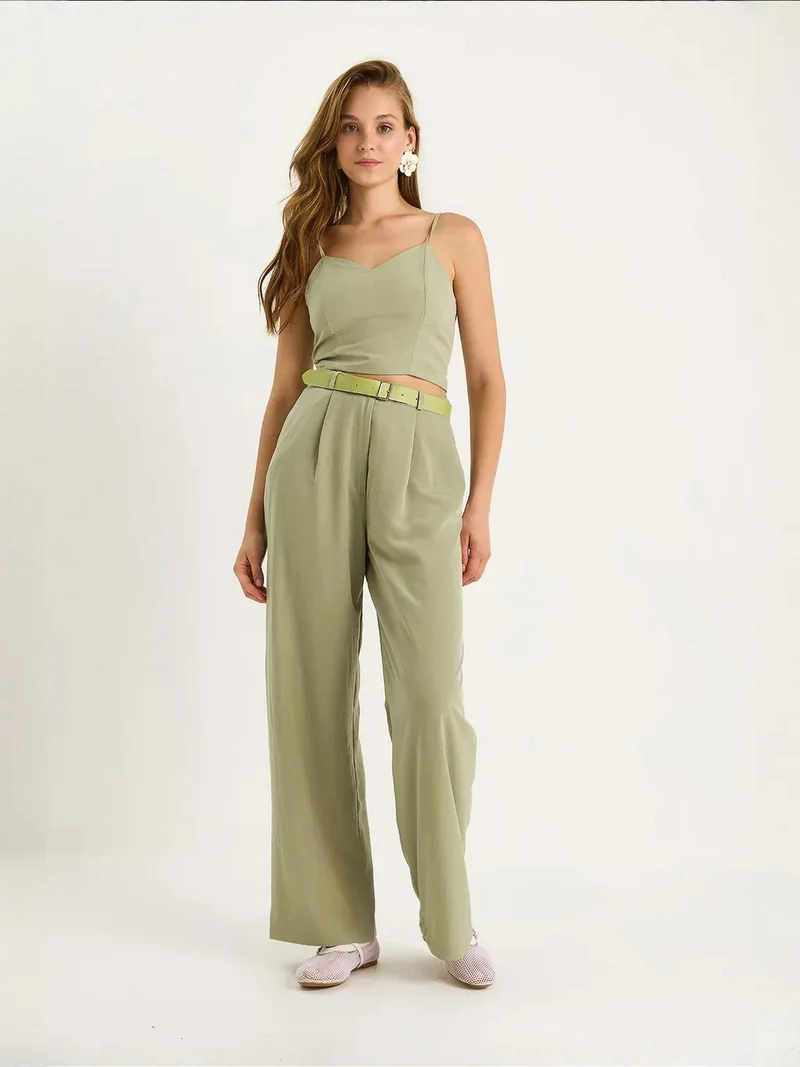 بيانكو لوتشي طقم بلوزة بياقة على شكل حرف  وبنطلون واسع الساق