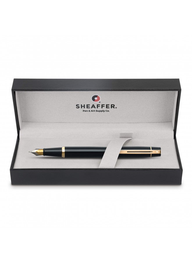 SHEAFFER قلم حبر سائل شيفر 300 باللون الأسود اللامع مع تفاصيل باللون الذهبي وقلم متوسط العرض - Image 3