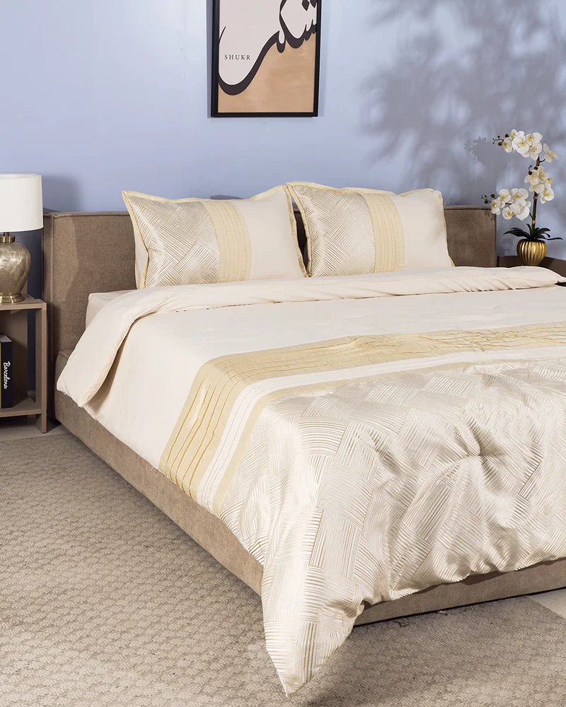 REDTAG Gold 4-Piece Jacquard Comforter Set(240 x 220 cm)