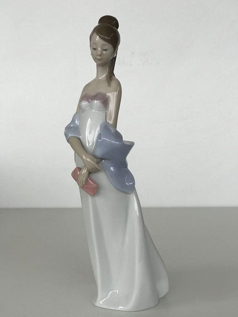 Nao Sweet Elegance 10 14 High Porcelain Sculpture - Image 4